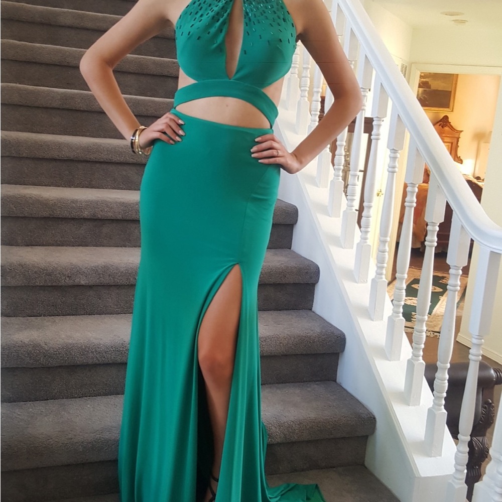 Elegant Green Evening Gown - Picture 11 of 13